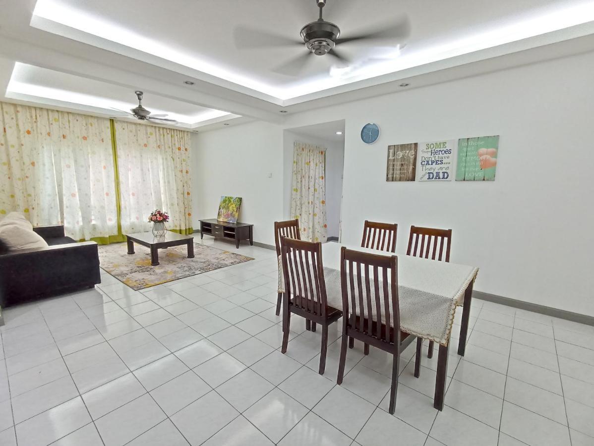 קאג'אנג Tropika Homestay Bangi With 3 Bedrooms מראה חיצוני תמונה