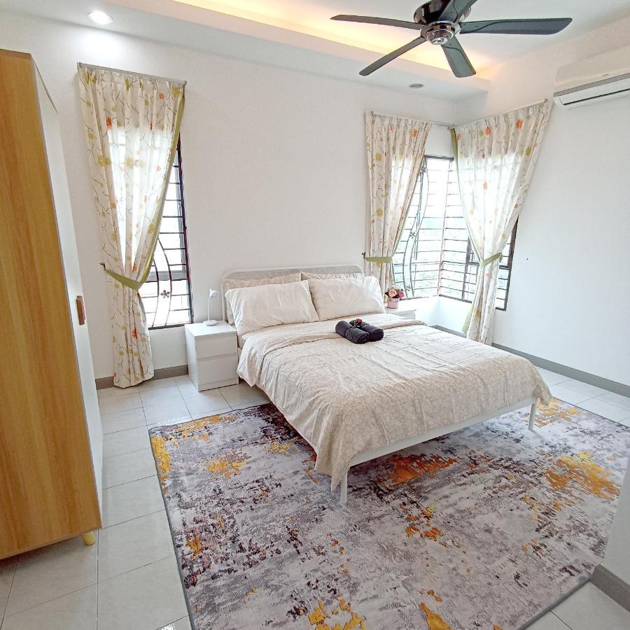 קאג'אנג Tropika Homestay Bangi With 3 Bedrooms מראה חיצוני תמונה