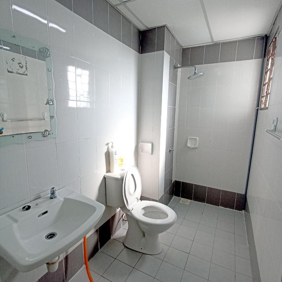 קאג'אנג Tropika Homestay Bangi With 3 Bedrooms מראה חיצוני תמונה