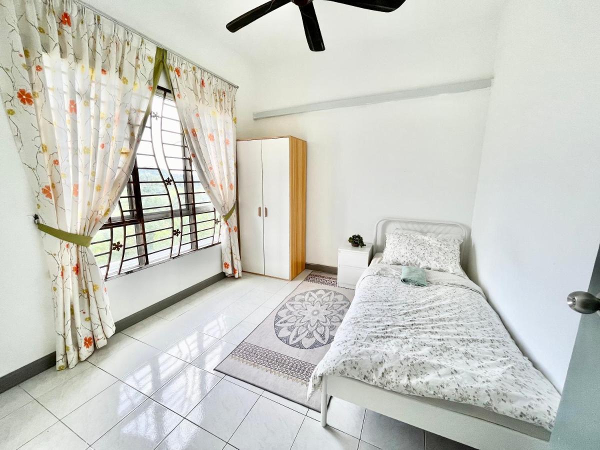 קאג'אנג Tropika Homestay Bangi With 3 Bedrooms מראה חיצוני תמונה