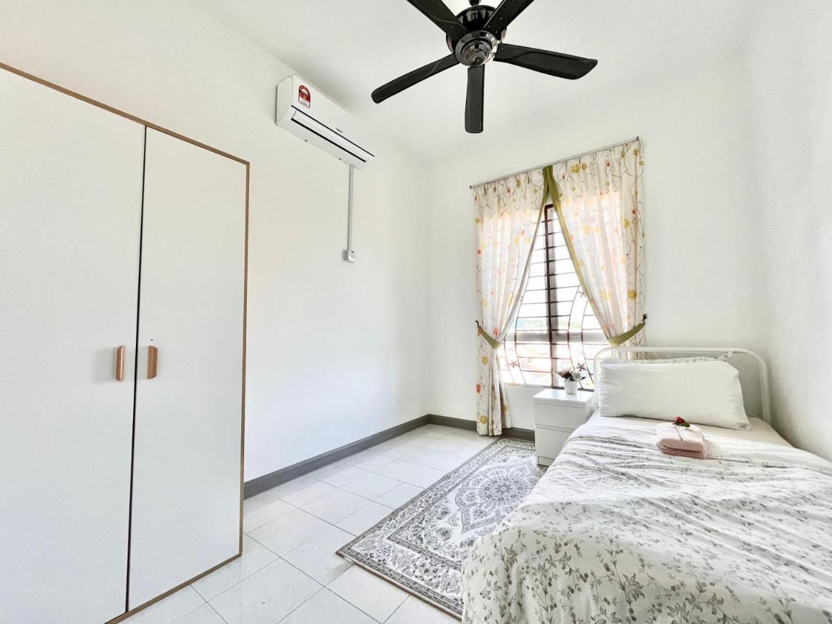 קאג'אנג Tropika Homestay Bangi With 3 Bedrooms מראה חיצוני תמונה
